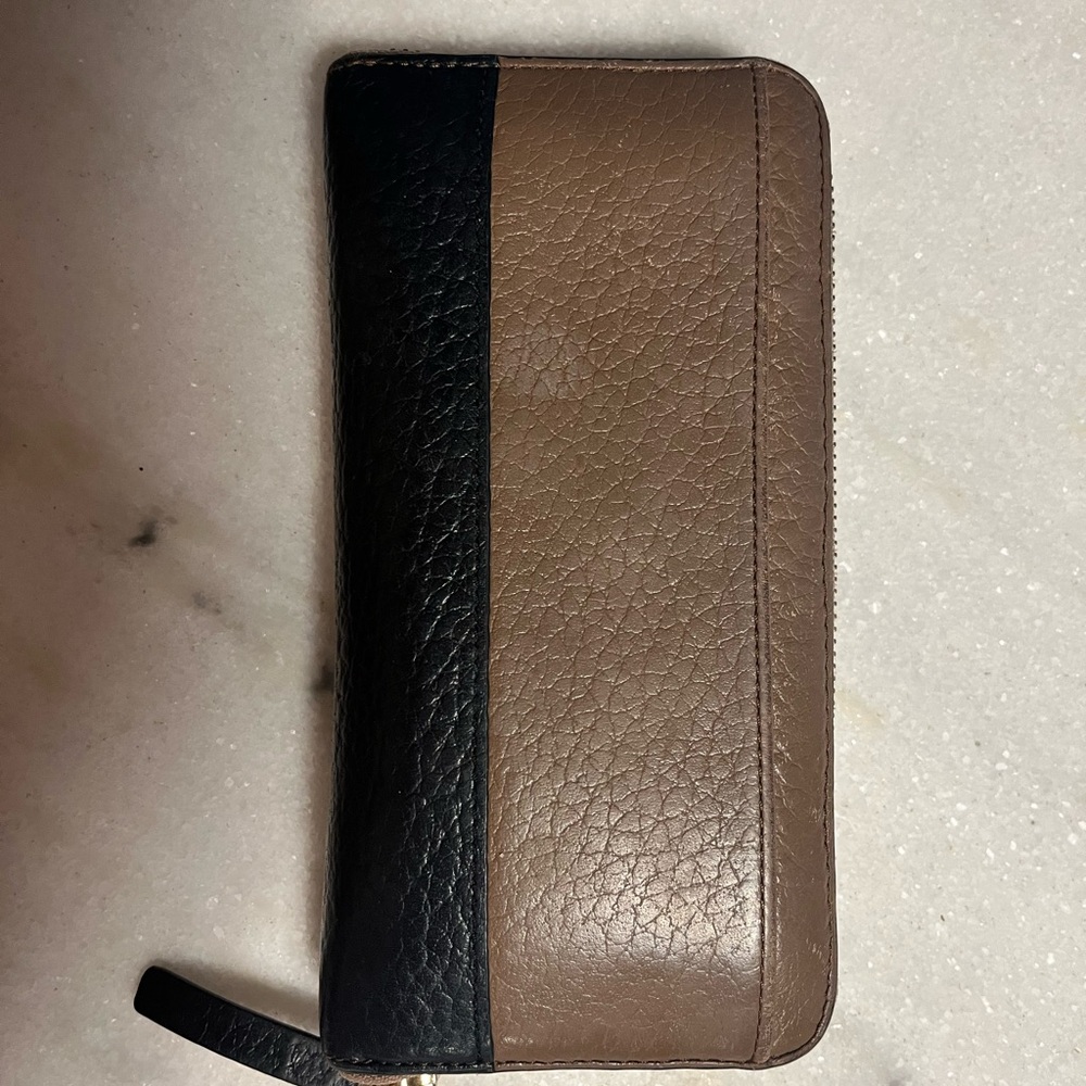 Kate spade pebbled black and tan leather zip continental wallet